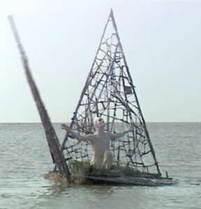 Performance Waddenzee, Noorderpolderzijl (1995) - still uit de video, regie Buddy Hermans