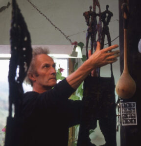 Werkend in atelier, Den Andel (1999) - foto Gert Tabak